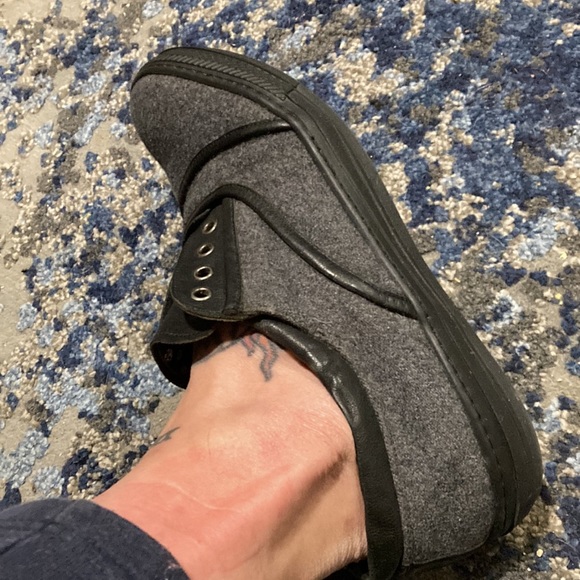 Alexander McQueen grey wool/black leather, lace less slip on deck shoes. - Picture 7 of 8